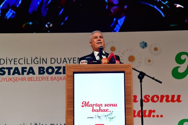 Kılıçdaroğlu, CHP Bursa Büyükşehir Belediye Başkan Adayı Mustafa Bozbey’in tanıtım toplantısına katıldı