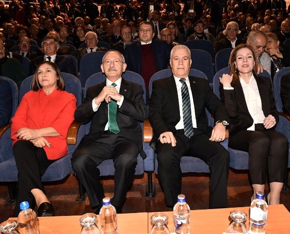 Kılıçdaroğlu, CHP Bursa Büyükşehir Belediye Başkan Adayı Mustafa Bozbey’in tanıtım toplantısına katıldı