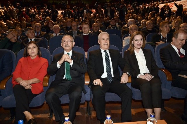 Kılıçdaroğlu, CHP Bursa Büyükşehir Belediye Başkan Adayı Mustafa Bozbey’in tanıtım toplantısına katıldı