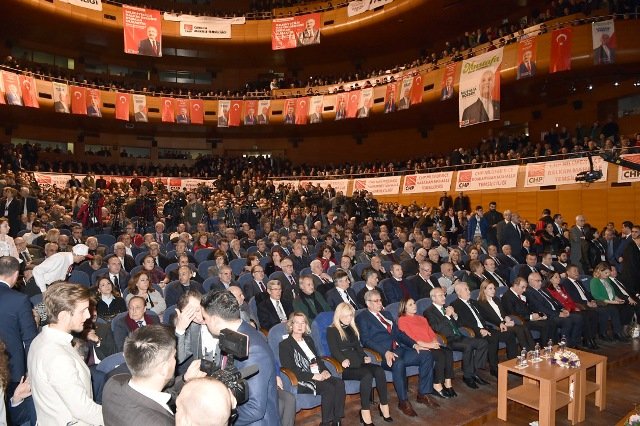 Kılıçdaroğlu, CHP Bursa Büyükşehir Belediye Başkan Adayı Mustafa Bozbey’in tanıtım toplantısına katıldı