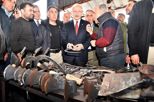 Kılıçdaroğlu, Antakya'da demirci esnafını ziyaret etti