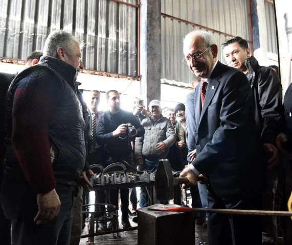 Kılıçdaroğlu, Antakya'da demirci esnafını ziyaret etti