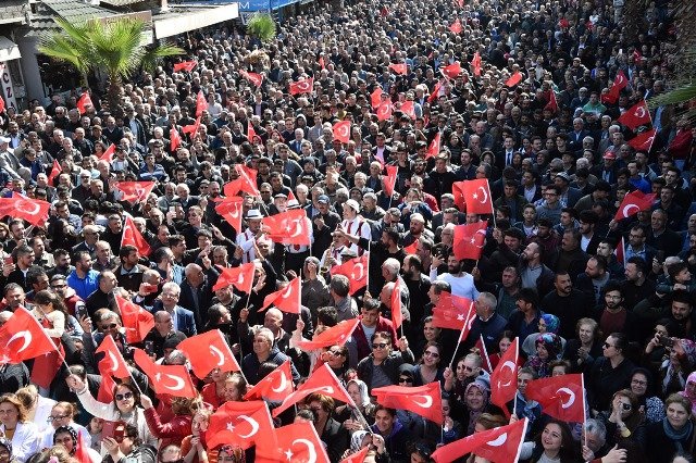 Kılıçdaroğlu, Manisa'da halkla buluştu