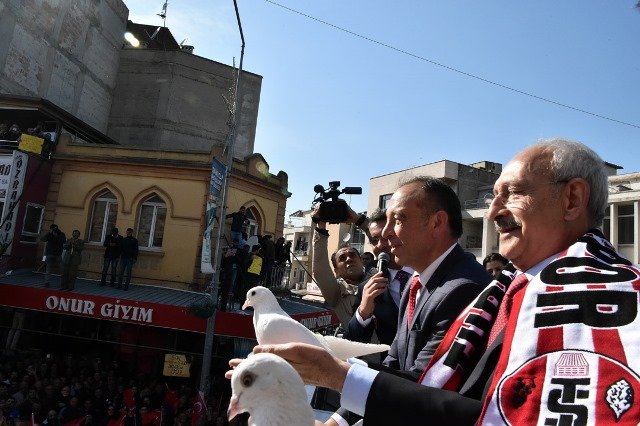 Kılıçdaroğlu, Manisa'da halkla buluştu
