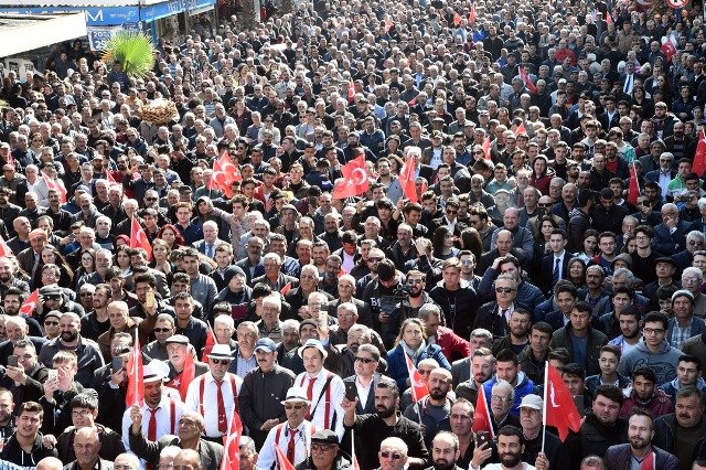 Kılıçdaroğlu, Manisa'da halkla buluştu