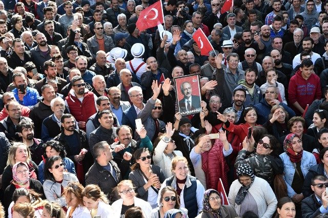 Kılıçdaroğlu, Manisa'da halkla buluştu