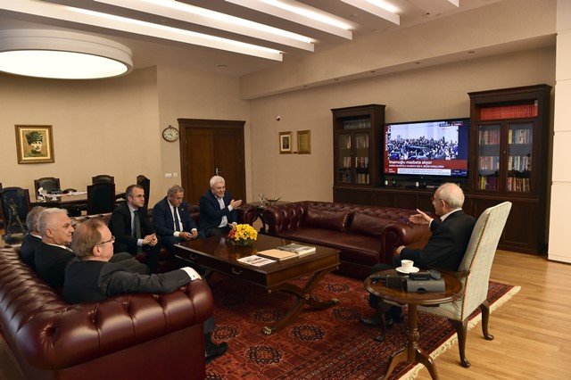 Kılıçdaroğlu, İmamoğlu’nun mazbata törenini kurmaylarıyla birlikte izledi