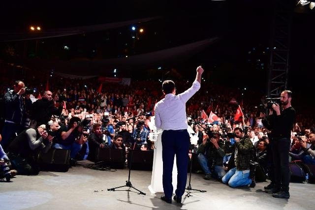 İBB Başkanı Ekrem İmamoğlu, YSK'nın skandal İstanbul kararını, Beylikdüzü'nde on binlerce vatandaşla birlikte protesto etti