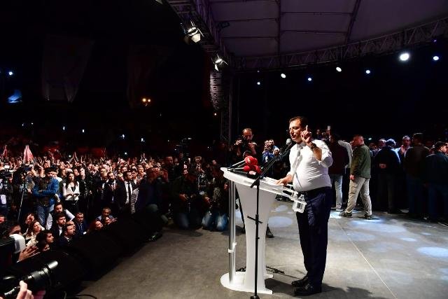 İBB Başkanı Ekrem İmamoğlu, YSK'nın skandal İstanbul kararını, Beylikdüzü'nde on binlerce vatandaşla birlikte protesto etti