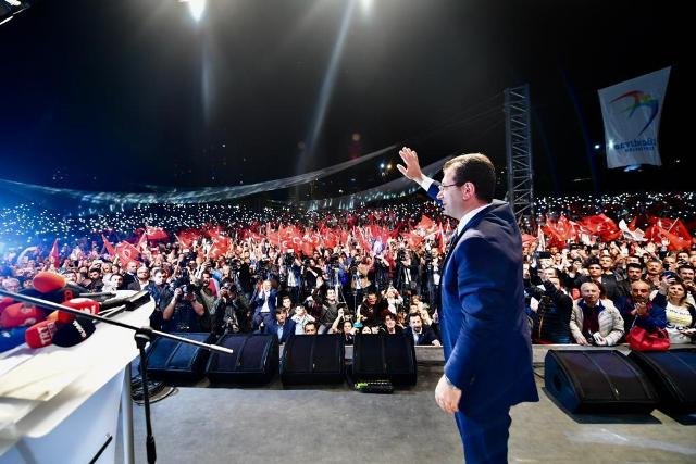 İBB Başkanı Ekrem İmamoğlu, YSK'nın skandal İstanbul kararını, Beylikdüzü'nde on binlerce vatandaşla birlikte protesto etti