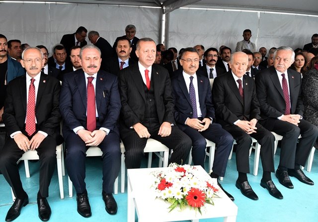 Kılıçdaroğlu Samsun’daki 19 Mayıs resmi törenine katıldı