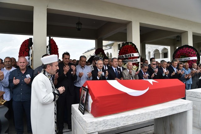 Kılıçdaroğlu,gazeteci Taki Doğan’ın cenaze törenine katıldı