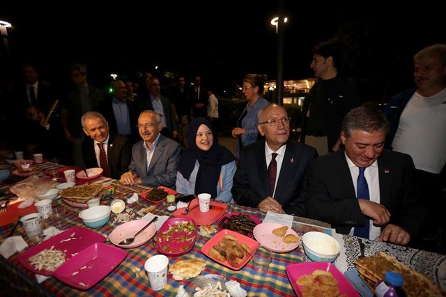 Kılıçdaroğlu, Ankara Minübüsçüler Esnaf Odası iftarına katıldı