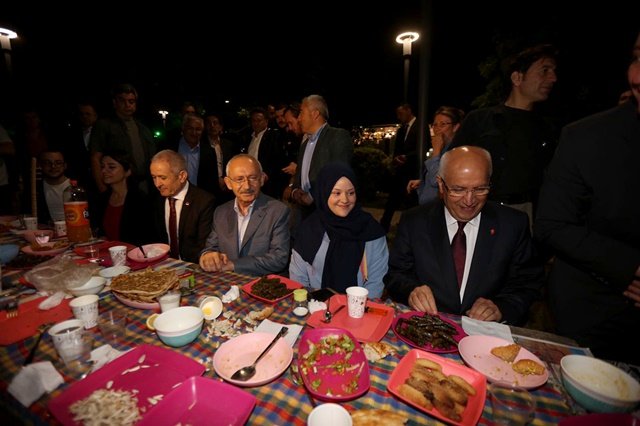 Kılıçdaroğlu, Ankara Minübüsçüler Esnaf Odası iftarına katıldı