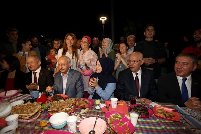 Kılıçdaroğlu, Ankara Minübüsçüler Esnaf Odası iftarına katıldı