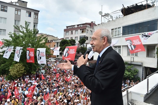 Kılıçdaroğlu, İstanbul Kağıthane'de vatandaşlarla buluştu