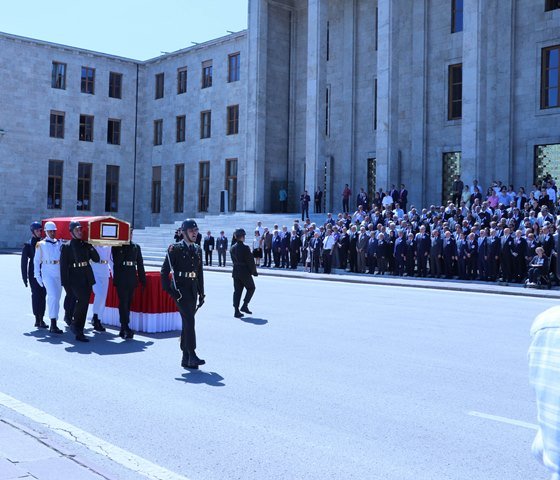 Kılıçdaroğlu, Ahmet Ferruh Bozbeyli'nin cenaze törenine katıldı