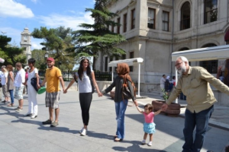 1 Eylül Dünya Barış günü Dolmabahçede Barış Zinciri