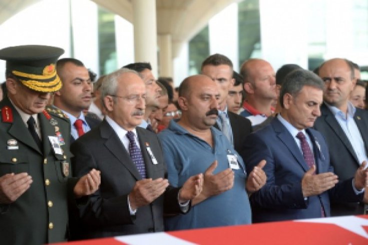 Kılıçdaroğlu, Şehit Garip Ünsal'ın cenazesine katıldı