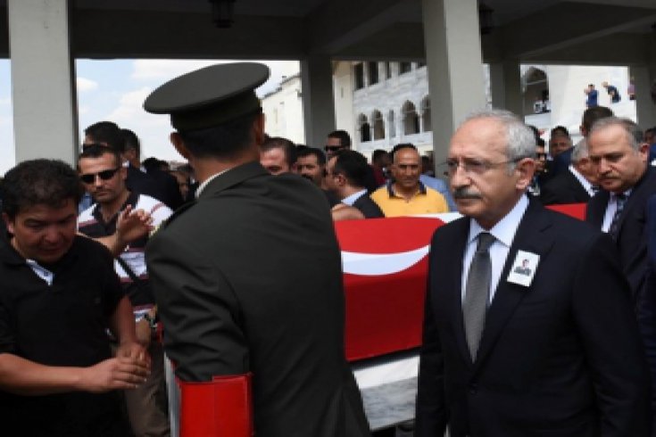 Kılıçdaroğlu, şehit astsubayın cenazesine katıldı
