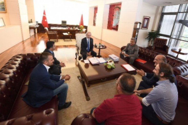 Kılıçdaroğlu, Avrupa Alevi Birlikleri Konfederasyonu Genel Başkanı Hüseyin Mat ve beraberindeki çeşitli Avrupa Alevi Federasyon Başkanlarından oluşan bir heyetle görüştü.