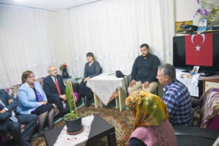 Kılıçdaroğlu, linç edilen Harp Okulu öğrencisinin ailesini ziyaret etti