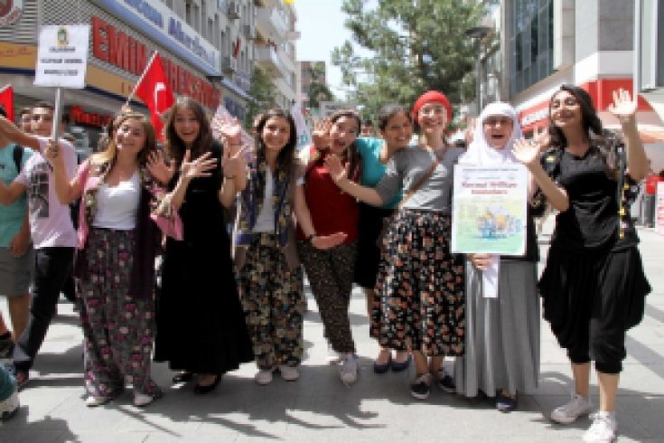 Karşıyaka'da Geleneksel Cahit Atay Liselerarası Tiyatro Şenliği