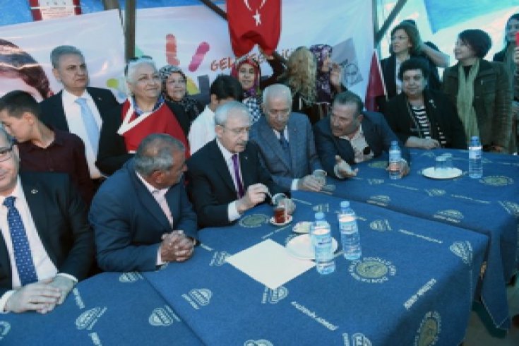 Kemal Kılıçdaroğlu,Ankara Temelli’de bir vatandaşlarla sohbet etti