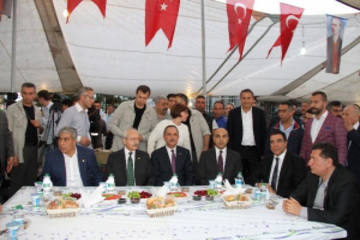 Kılıçdaroğlu, Bakırköy'de pazarcılarla iftar açtı