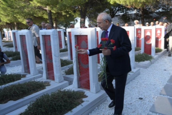 Kılıçdaroğlu Çanakkale şehitlerini ziyaret etti