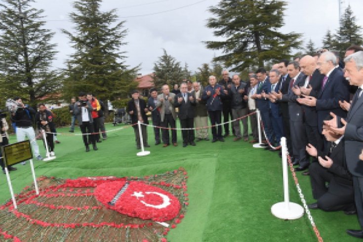 Kılıçdaroğlu, Demirel'in mezarını ziyaret etti