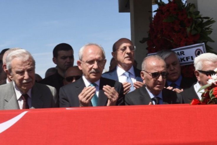 Kılıçdaroğlu, Devlet Eski Bakanı Emrem Ceyhun'un cenaze namazına katıldı