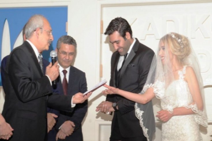 Kılıçdaroğlu, Gezi'de gözünü kaybeden Hülya Arslan'ın nikah şahitliğini yaptı