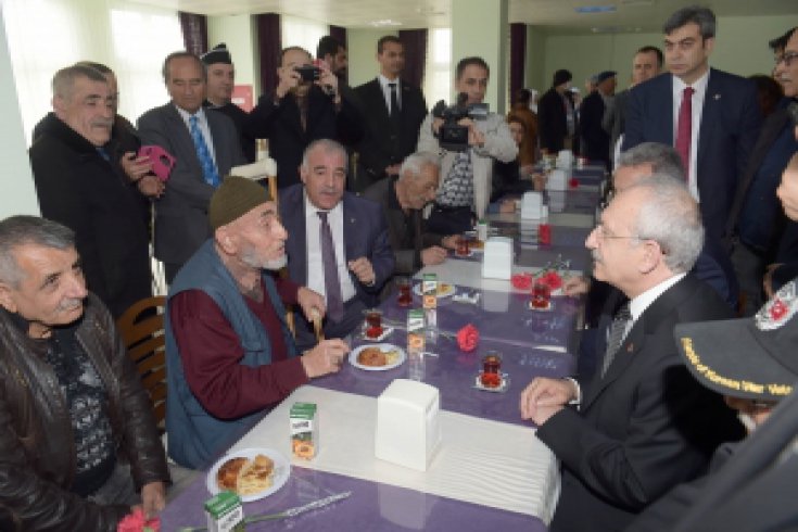 Kılıçdaroğlu, Huzurevi ziyaret etti