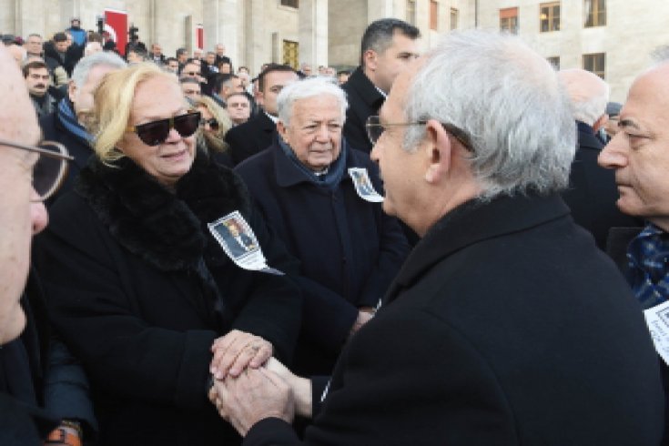 Kılıçdaroğlu, İsmet Sezgin için TBMM'de düzenlenen cenaze töreninde