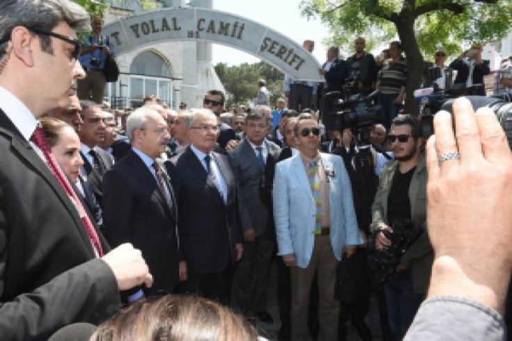 Kılıçdaroğlu, İstanbul eski Belediye Başkanı Ahmet İsvan’ın cenaze namazına katıldı
