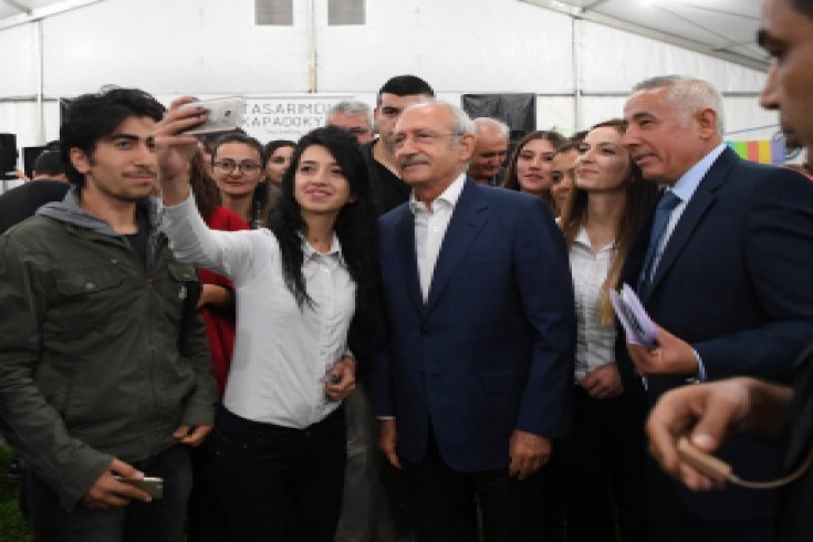 Kılıçdaroğlu, Kapadokya'da genç tasarımcılarla buluştu