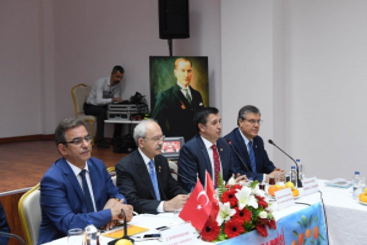 Kılıçdaroğlu, Mersin'de düzenlenen Narenciye Çalıştayı'na katıldı