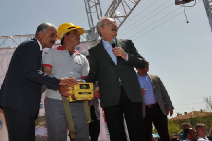 Kılıçdaroğlu, Niğde'nin Kemerhisar İlçesinde Toplu Konut Temel atma törenine katıldı