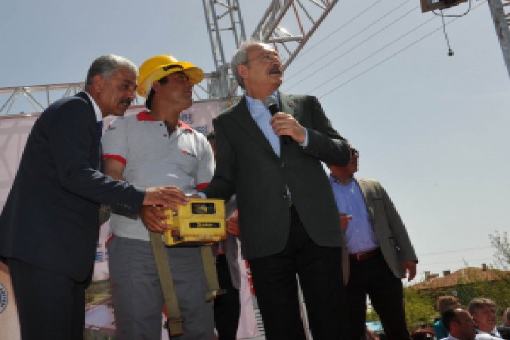 Kılıçdaroğlu, Niğde'nin Kemerhisar İlçesinde Toplu Konut Temel atma törenine katıldı