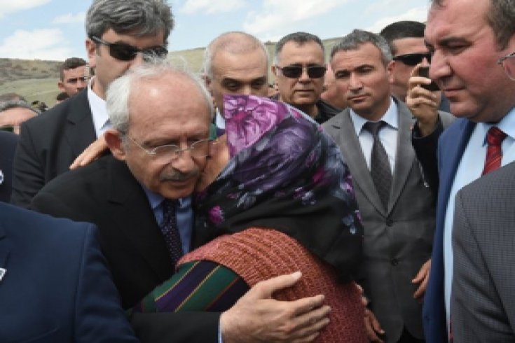 Kılıçdaroğlu, Şehit Pilot Dilaver Karsavuranoglu için düzenlenen cenaze namazına katıldı