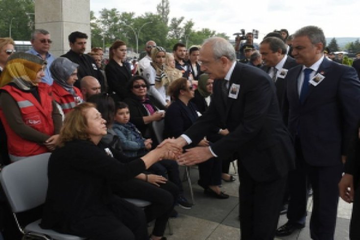 Kılıçdaroğlu, Şehit Piyade Albay Oğuzhan Küçükdemirkol'un cenaze törenine katıldı