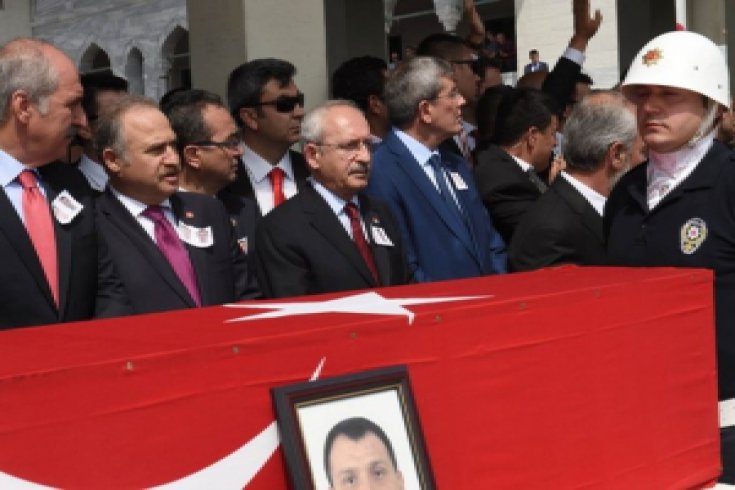 Kılıçdaroğlu, şehitler cenazesine katıldı