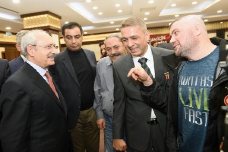 Kılıçdaroğlu,18 Mart Çanakkale Şehitlerini Anma Günü nedeniyle gaziler ve şehit yakınlarıyla bir araya geldi