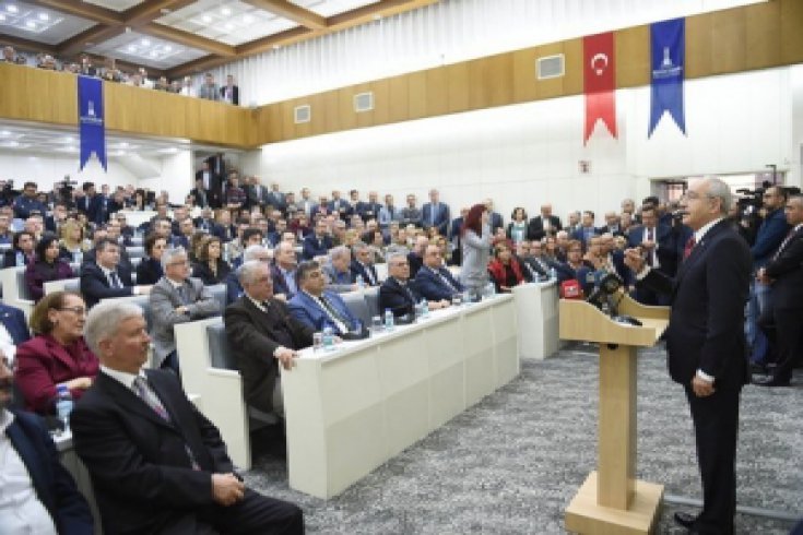 Kılıçdaroğlu'ndan İzmir Büyükşehir Belediyesi'ne geçmiş olsun ziyareti