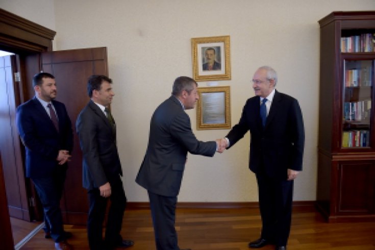 Kılıçdaroğlu'nu, Eğitim-Sen Genel Başkanı Kamuran Karaca ziyaret etti