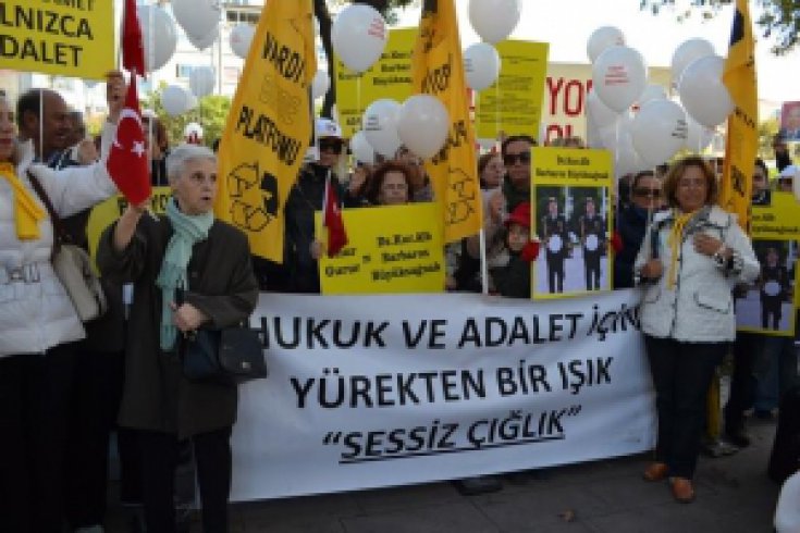 'Sessiz Çığlık' Beşiktaş'ta Adalet isteyen balonlar gökyüzünde