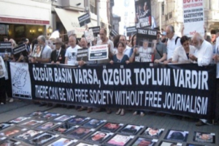 Tutuklu Gazetecilere Özgürlük
