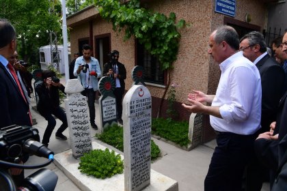 Muharrem İnce Mevlana Müzesi'ni ve türbesini ziyaret etti