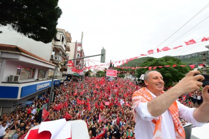 Muharrem İnce, İzmir’in Kemalpaşa ilçesinde halkla bir araya geldi